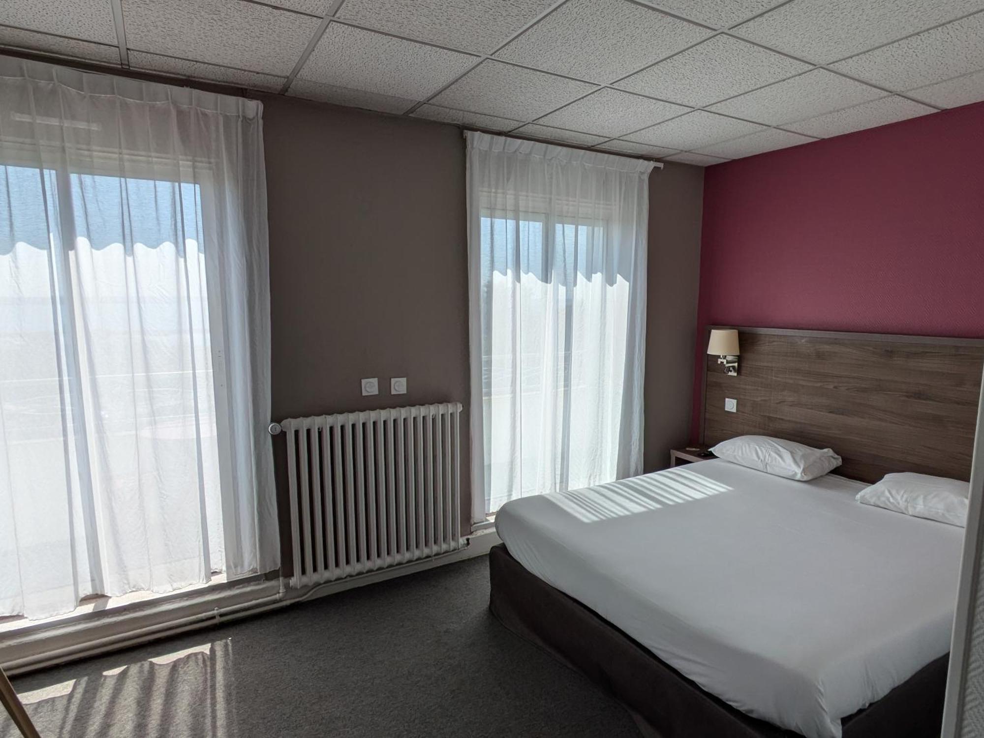 Hotel De La Gare Брест Екстер'єр фото